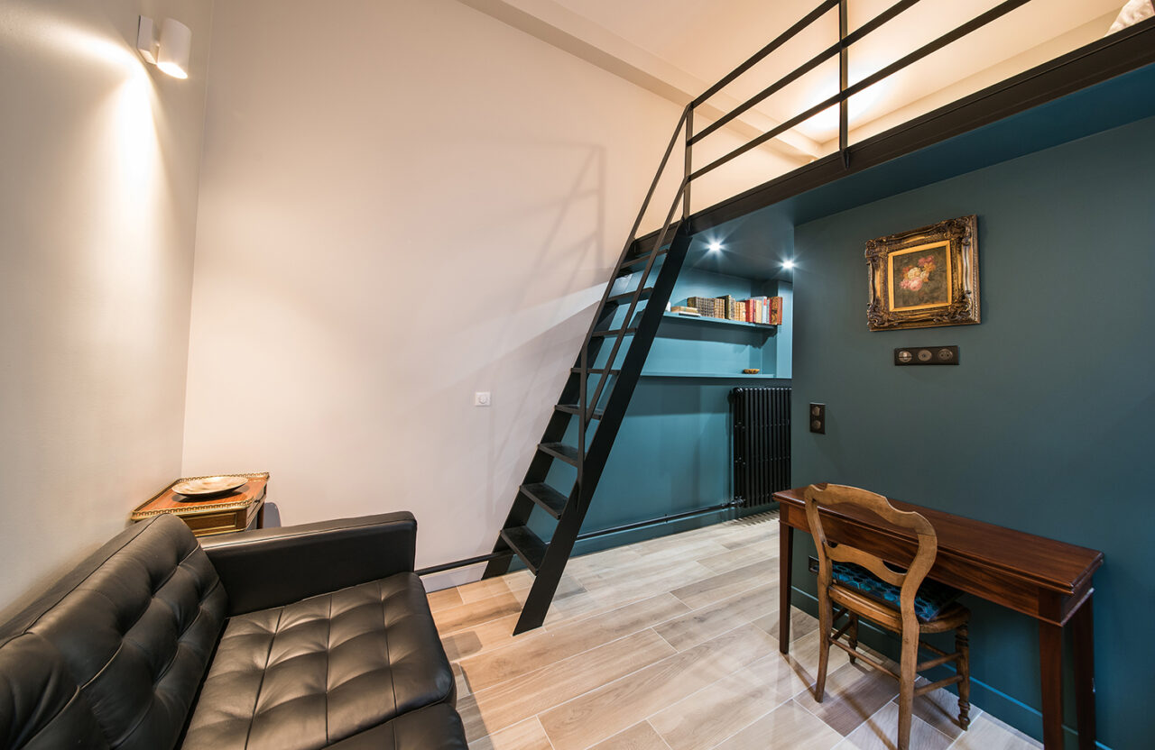 Amenagement studio sur mesure escalier acier